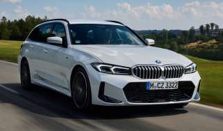 2022 BMW 3 Series Touring - front 2