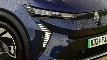 Renault Scenic closeup headlight