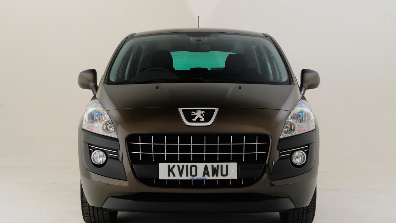 https://mediacloud.carbuyer.co.uk/image/private/s--CEF1YcY7--/f_auto,t_content-image-full-desktop@1/v1579629511/carbuyer/peugeot-3008-19.jpg