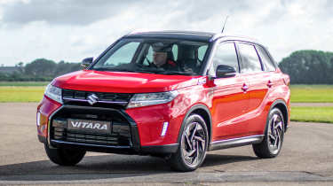 2025 Suzuki Vitara front quarter