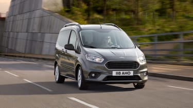 Ford Tourneo Courier driving