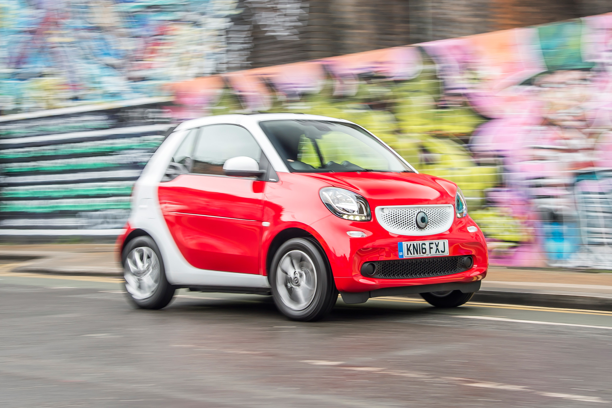 Smart Fortwo cabrio pictures | Carbuyer