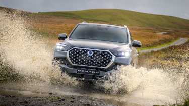 KGM Rexton water splash