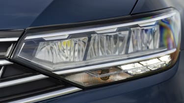 Volkswagen Passat Estate headlight