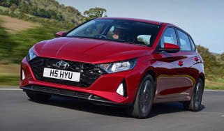 Hyundai i10 hatchback front 3/4 tracking