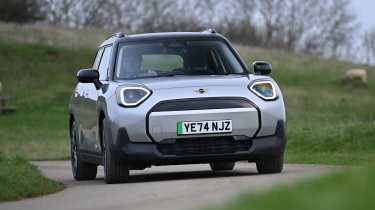 MINI Aceman E front panning