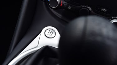 Nissan 370Z coupe gear lever
