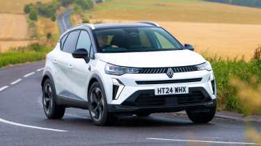 Renault Captur front quarter panning