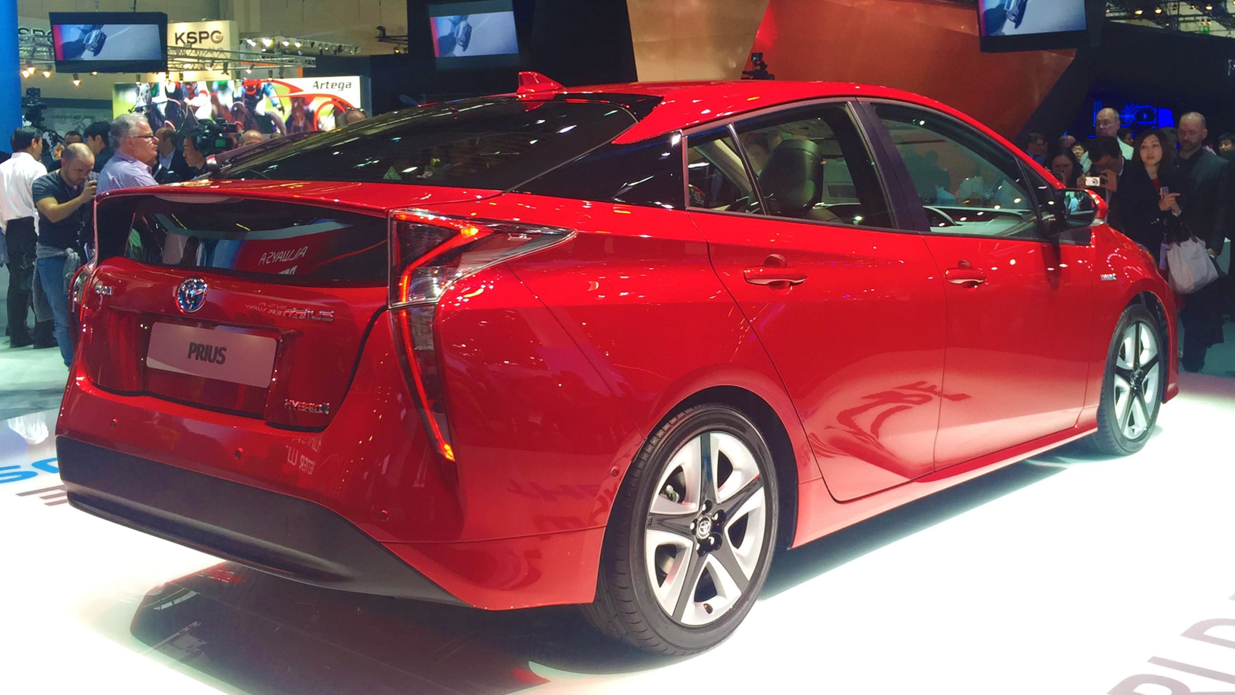 Toyota prius alpha 2016