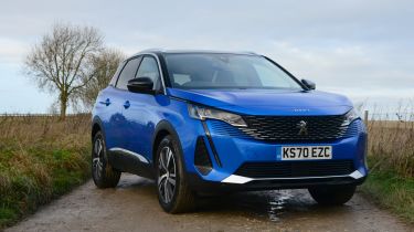 Peugeot 3008 SUV front 3/4 static