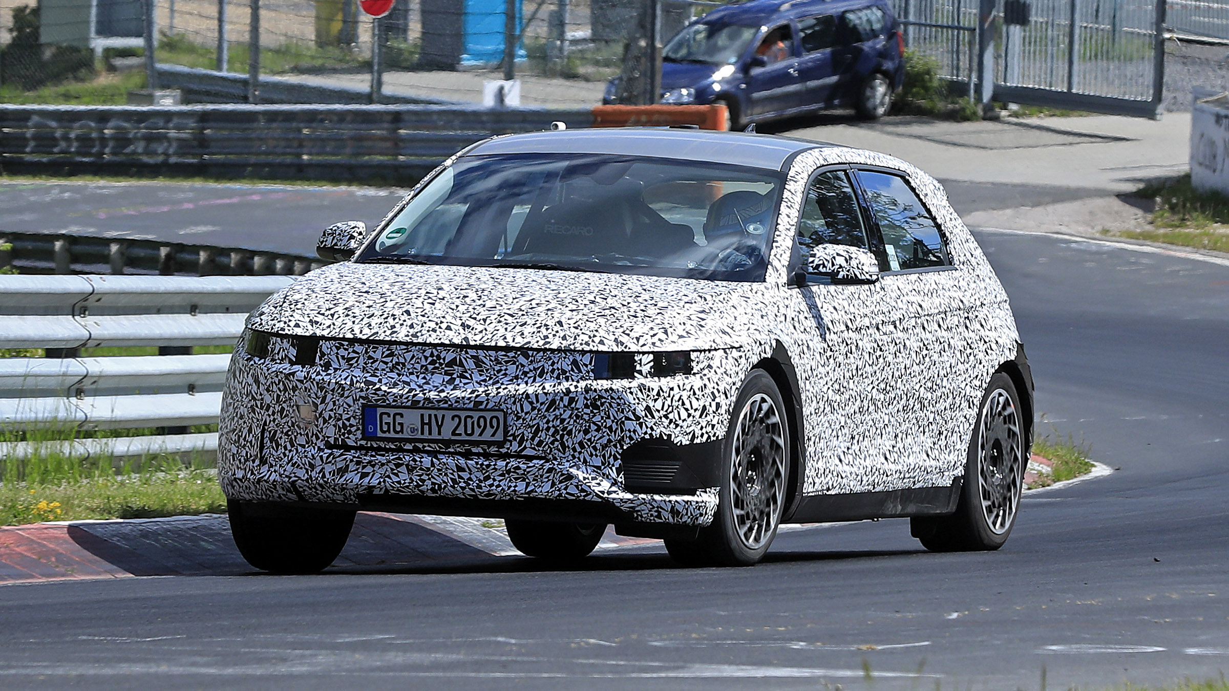 Retro Hyundai 45 electric SUV due in 2021 - pictures 