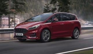 Ford S-MAX hybrid driving