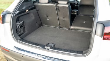Mercedes GLA facelift split folding seats