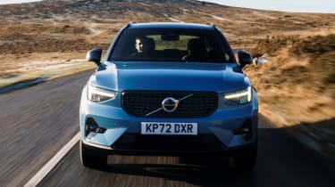 Volvo XC40 facelift front driving