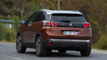 Peugeot 3008 SUV 2017 pictures | Carbuyer