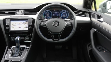 Volkswagen Passat GTE - interior