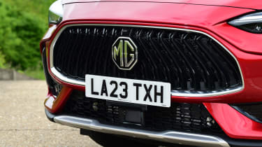 MG HS SUV facelift front grille