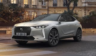 2021 DS 4 E-Tense - front 3/4 view