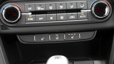 2021 Kia Ceed climate control buttons