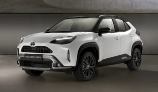 Toyota Yaris Cross Dynamic - front 3/4 view