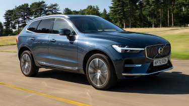 Volvo XC60 cruising