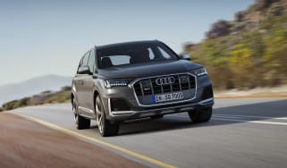 Audi SQ7 TDI - Front 3/4 dynamic view