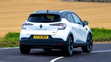 Renault Captur rear quarter panning