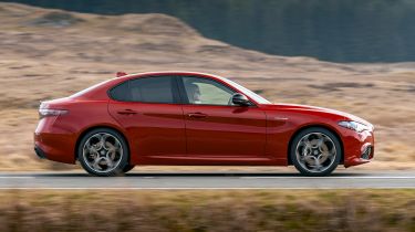 Alfa Romeo Giulia UK side panning