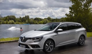 Renault Megane Hatchback Review Carbuyer