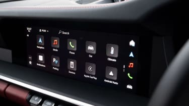 Porsche 911 UK infotainment