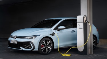 2024 Volkswagen Golf charging