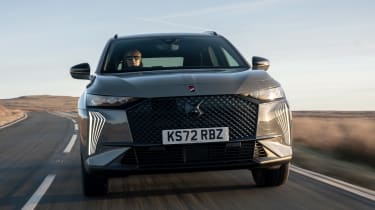 DS 7 SUV UK front tracking