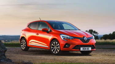 2019 Renault Clio - front 3/4 static view