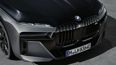 BMW 7 Series M760e grille