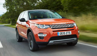 Land Rover Discovery Sport HSE - Front driving