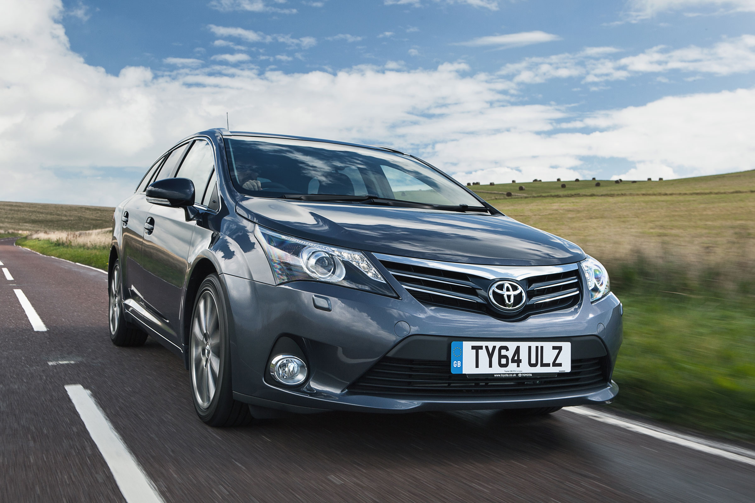 Toyota Avensis Estate Pictures Carbuyer toyota-avensis-estate-pictures-carbuyer