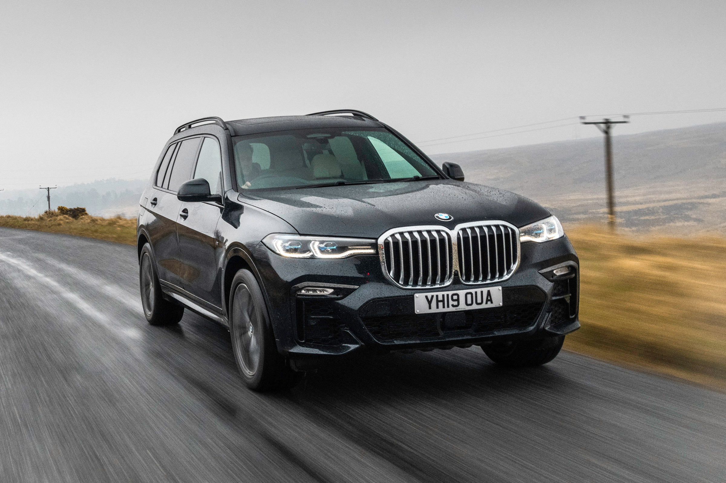 BMW X7 SUV review pictures | Carbuyer