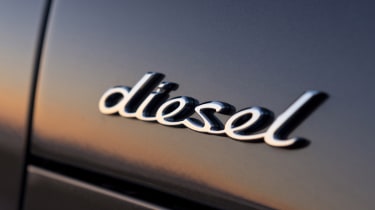 macan diesel badge