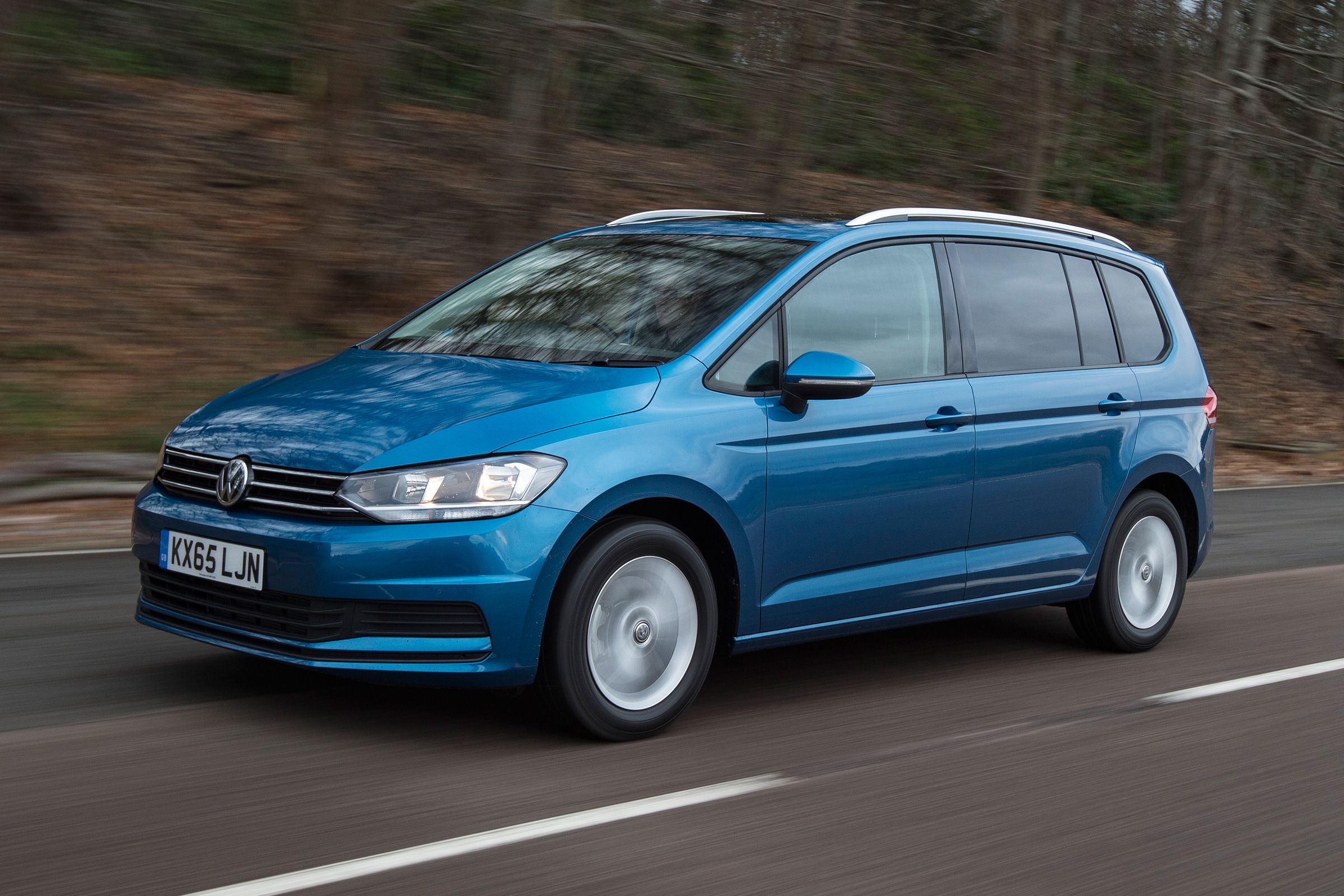 G oplichterij bedrijf Volkswagen Touran MPV review 2023 | Carbuyer
