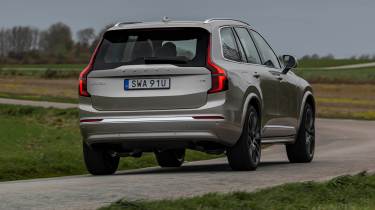 Volvo XC90 rear cornering