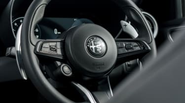 Alfa Romeo Giulia UK steering wheel