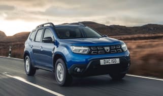 Dacia Duster SUV front 3/4 tracking