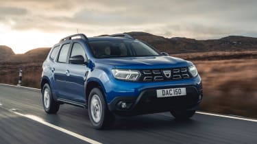 Dacia Duster SUV front 3/4 tracking