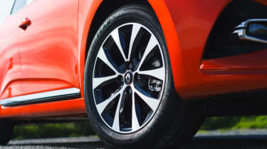 2019 Renault Clio - front alloy wheel