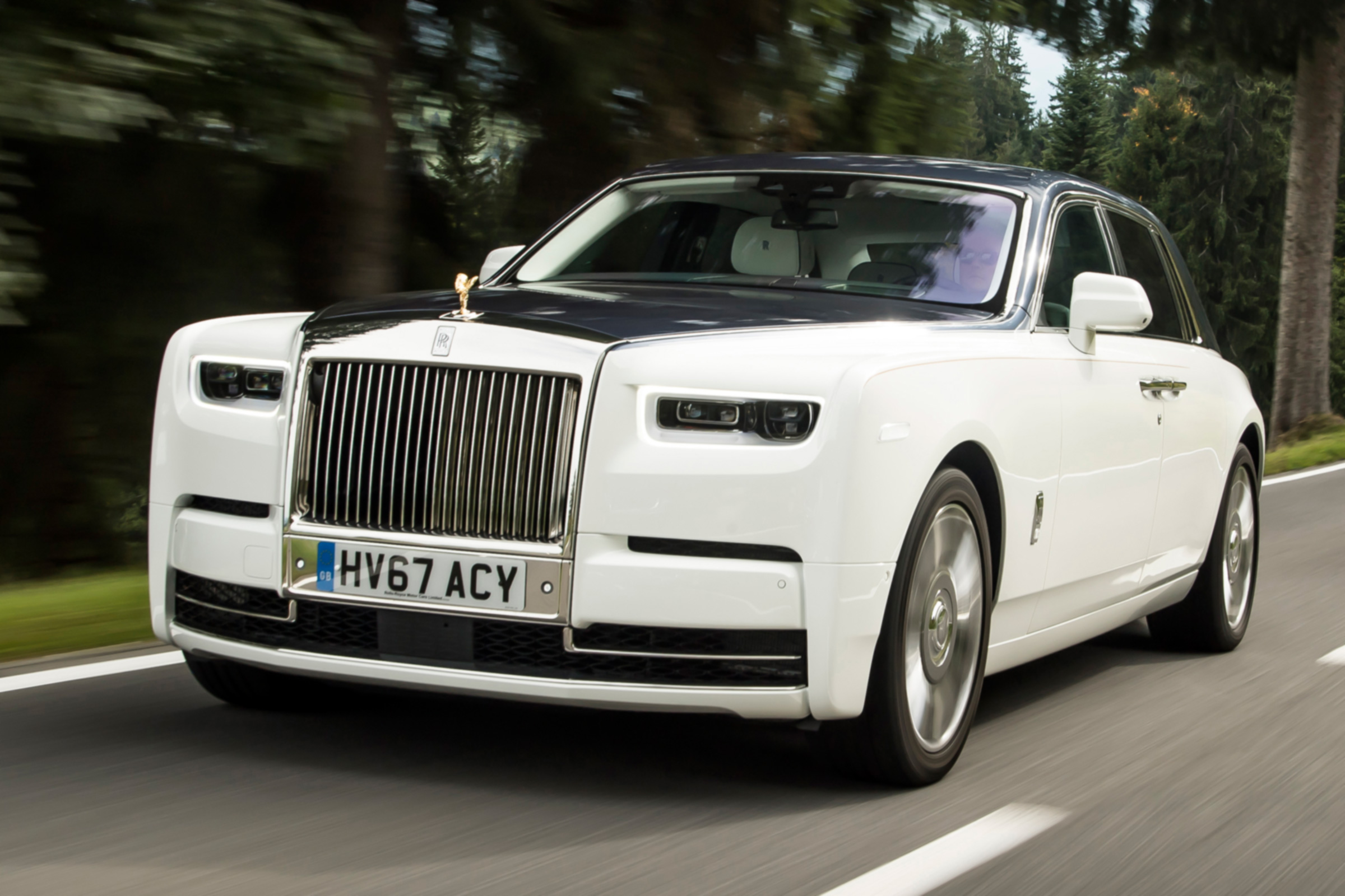 RollsRoyce Phantom saloon gallery 2017 Carbuyer