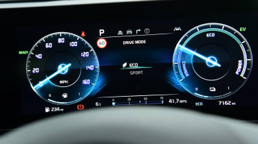Kia Sportage drive gauge cluster