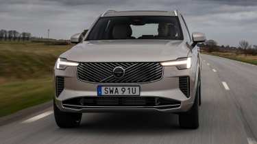 Volvo XC90 front driving