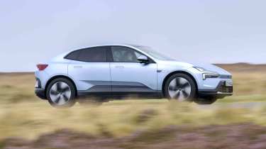 Polestar 4 UK side panning