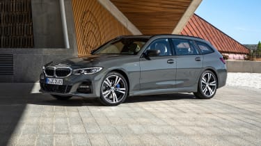 2019 BMW 3 Series Touring - front 3/4 view static