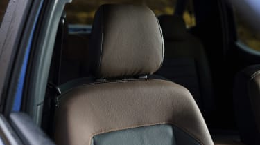 Volkswagen Amarok pickup headrests
